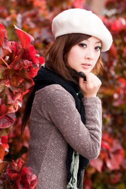 不扣钮的女孩 下载