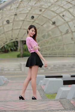 什么都没有穿的美女