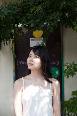 什么都没有穿的美女